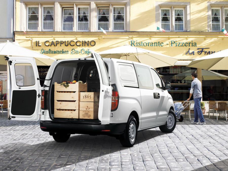  Hyundai H1 Van 2008 года  (фото 9 из 16)